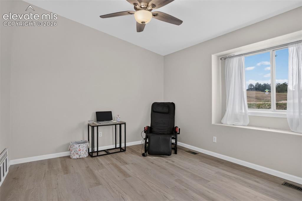 Image 18 of 45: Sitting Room