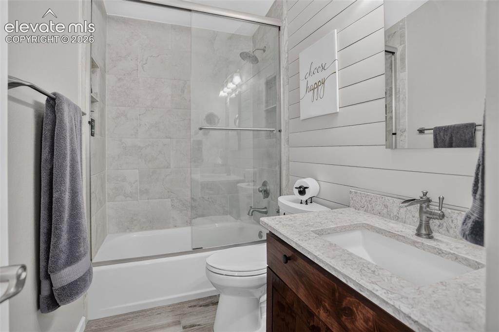 Image 19 of 45: Bathroom