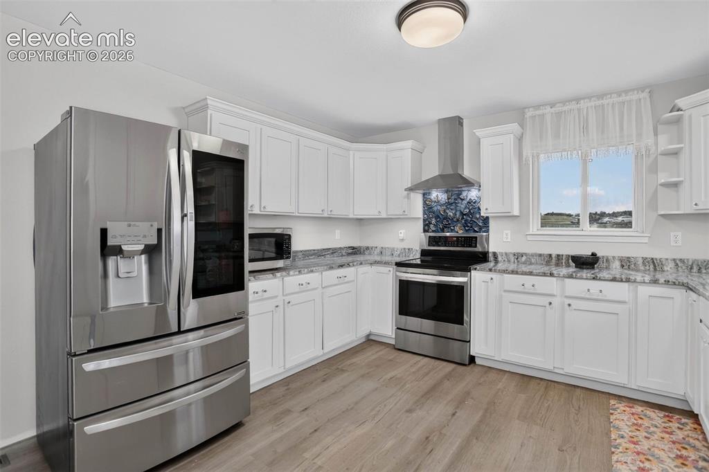 Image 6 of 45: Kitchen