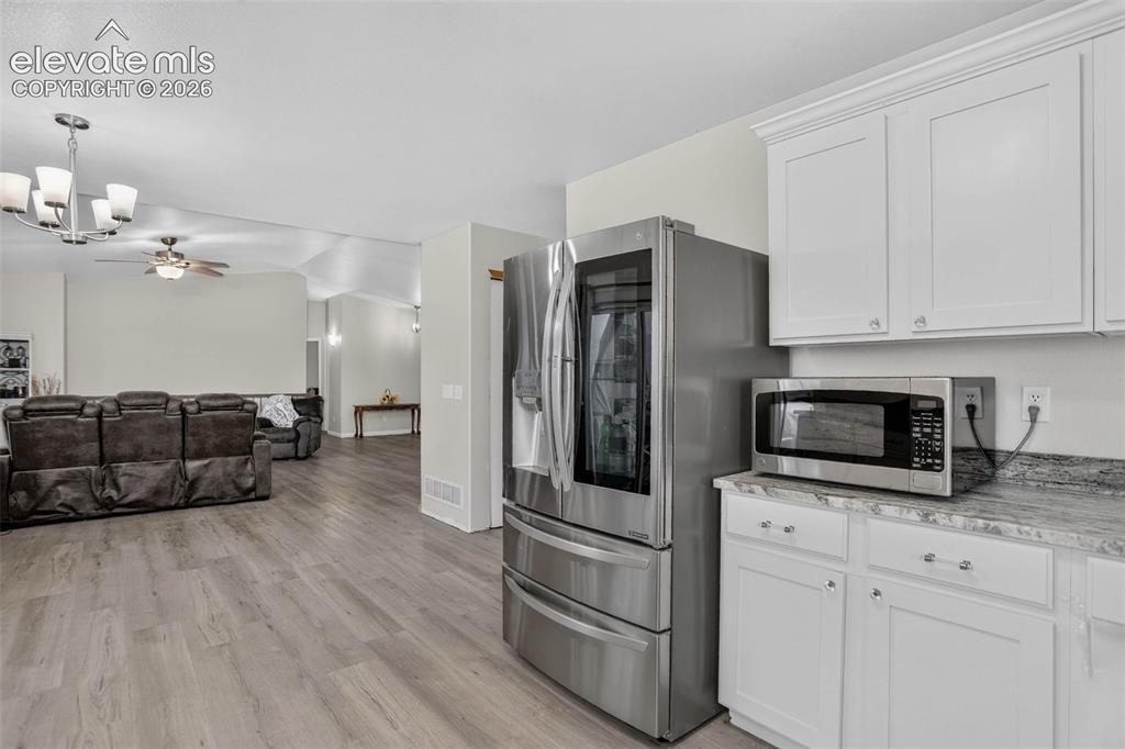 Image 9 of 45: Kitchen