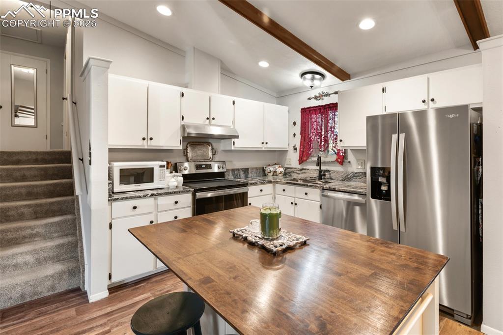 Image 4 of 36: Kitchen