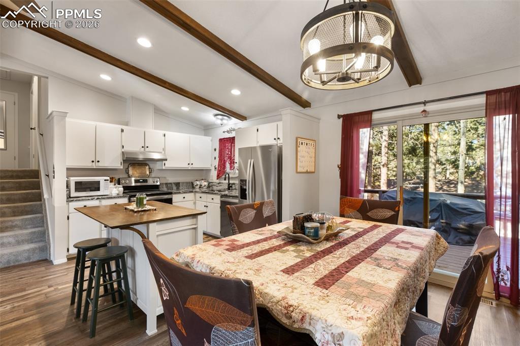 Image 5 of 36: Dining Area