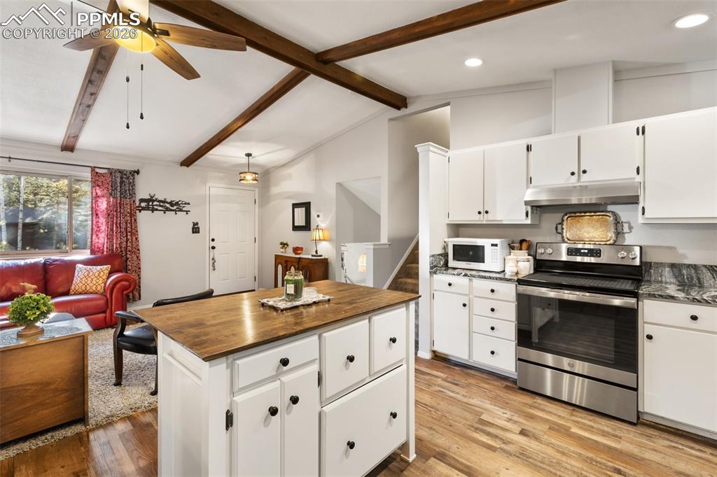 Image 6 of 36: Kitchen