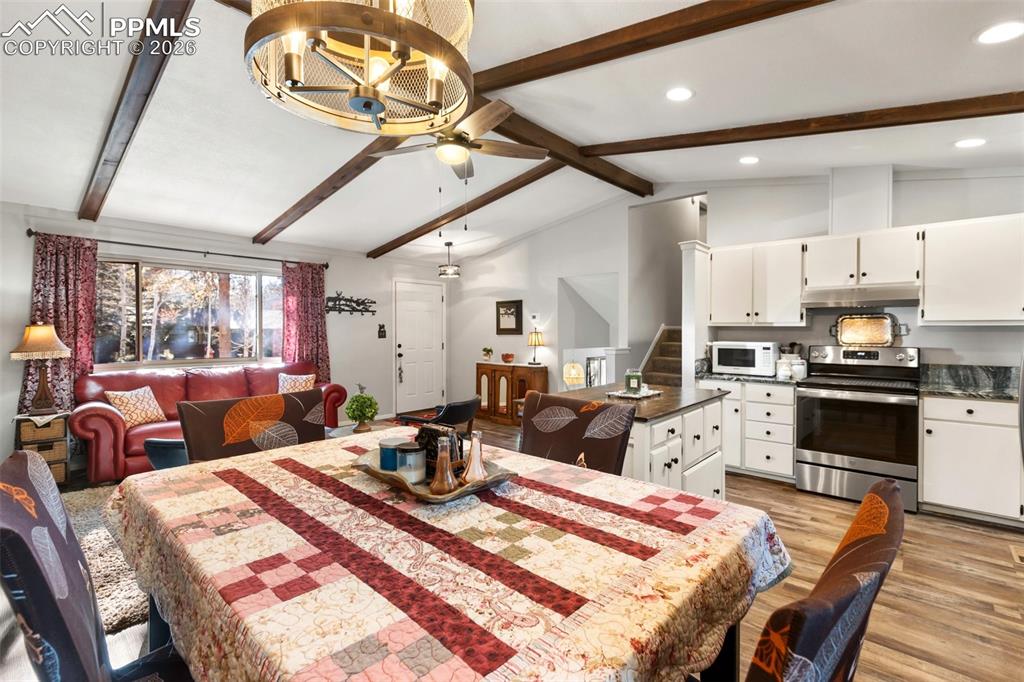 Image 7 of 36: Dining Area