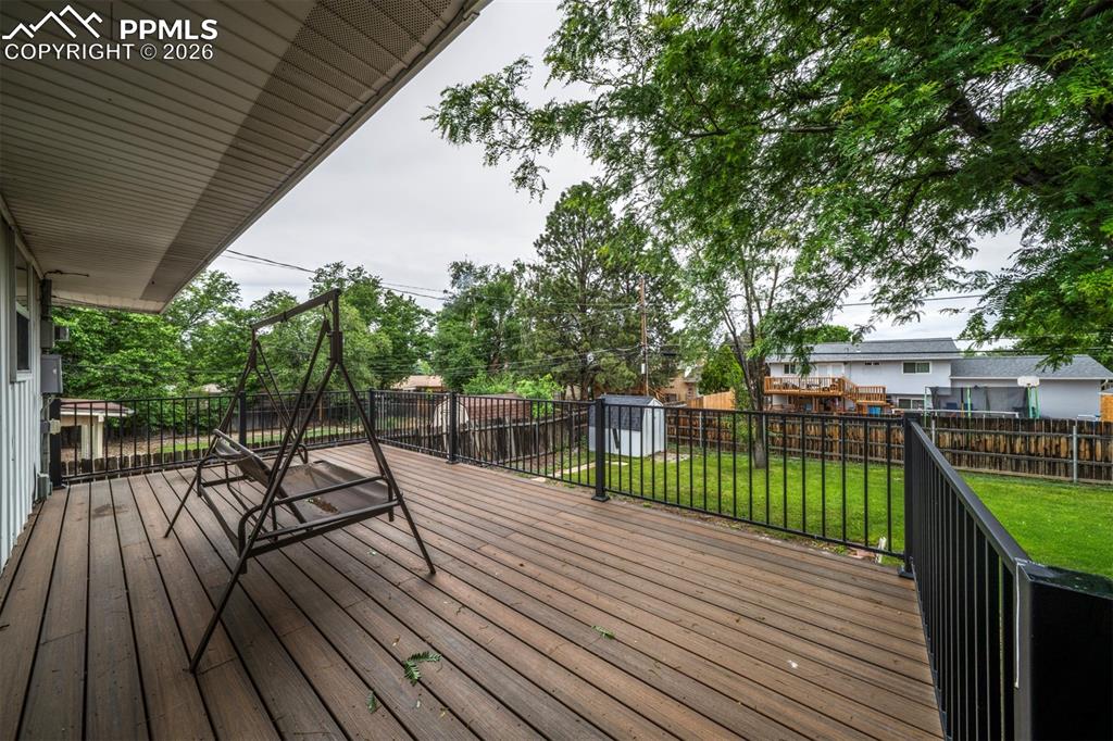 Image 12 of 50: Deck