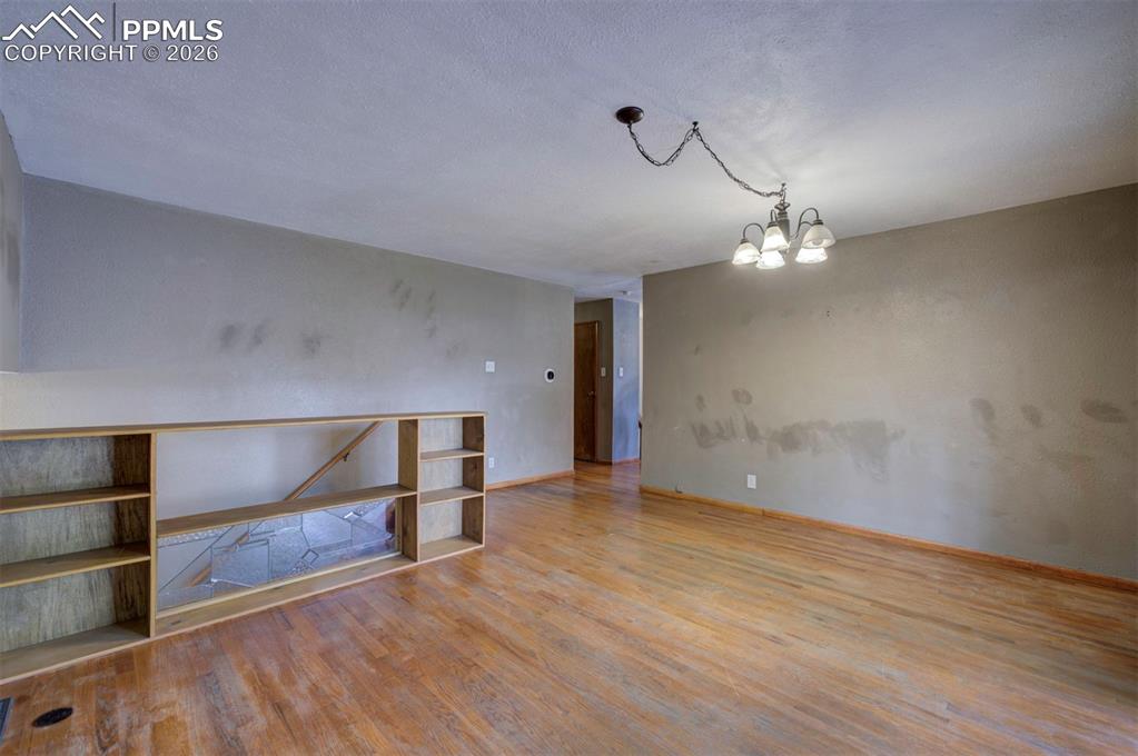 Image 16 of 50: Living Room