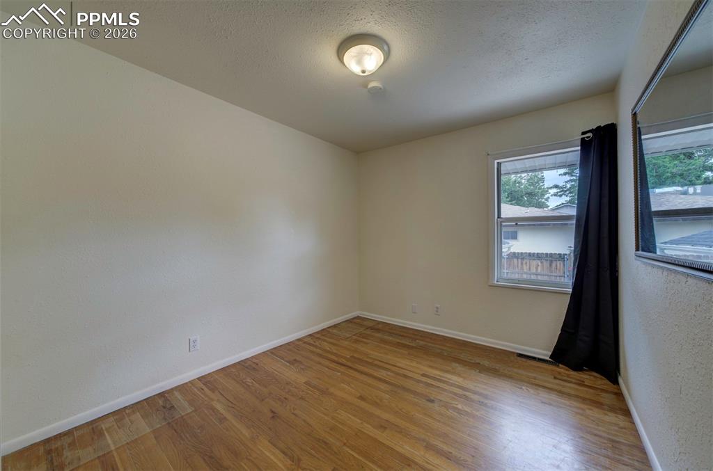 Image 29 of 50: Bedroom