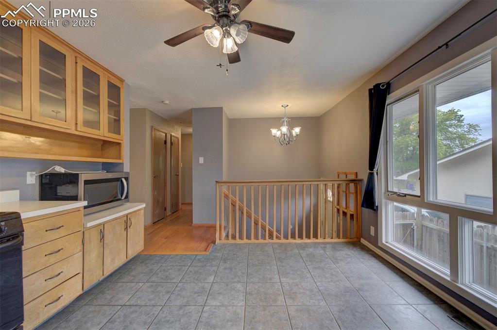 Image 4 of 50: Kitchen