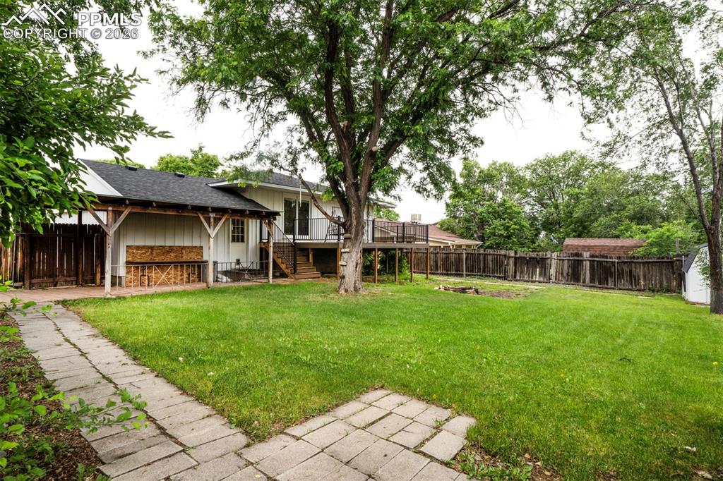 Image 48 of 50: Yard