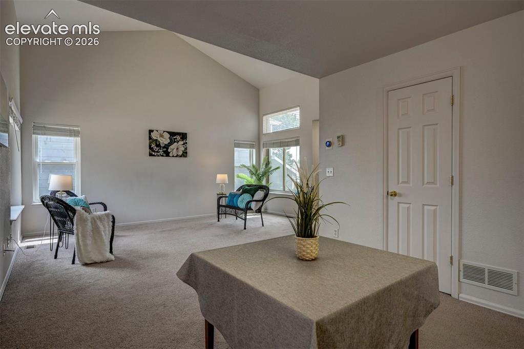Image 7 of 28: Dining Area
