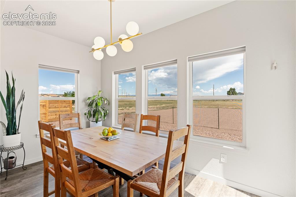 Image 6 of 34: Dining Area