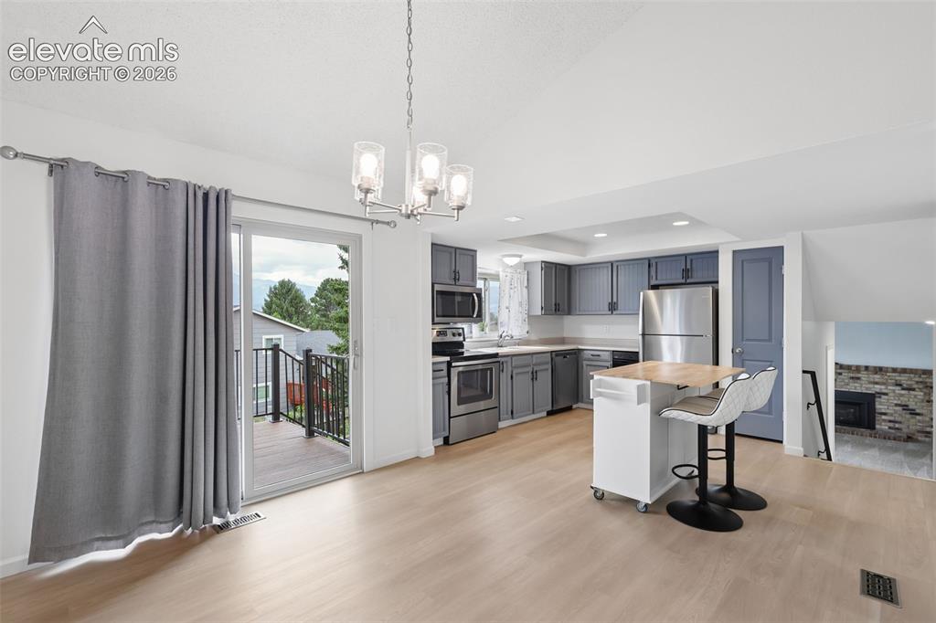 Image 11 of 44: Dining Area