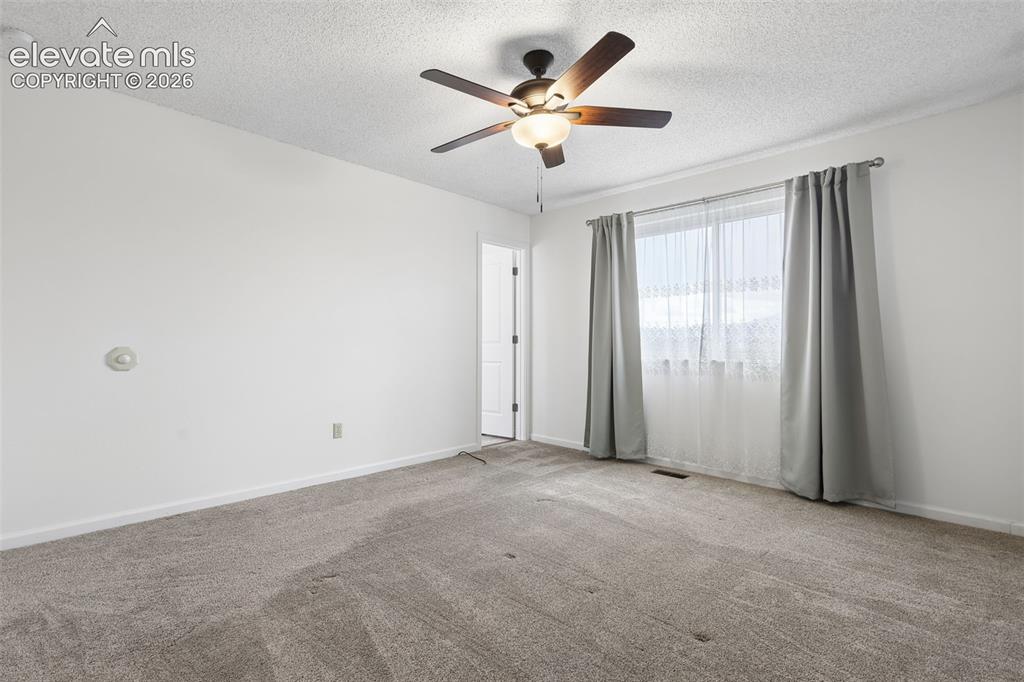 Image 19 of 44: Bedroom
