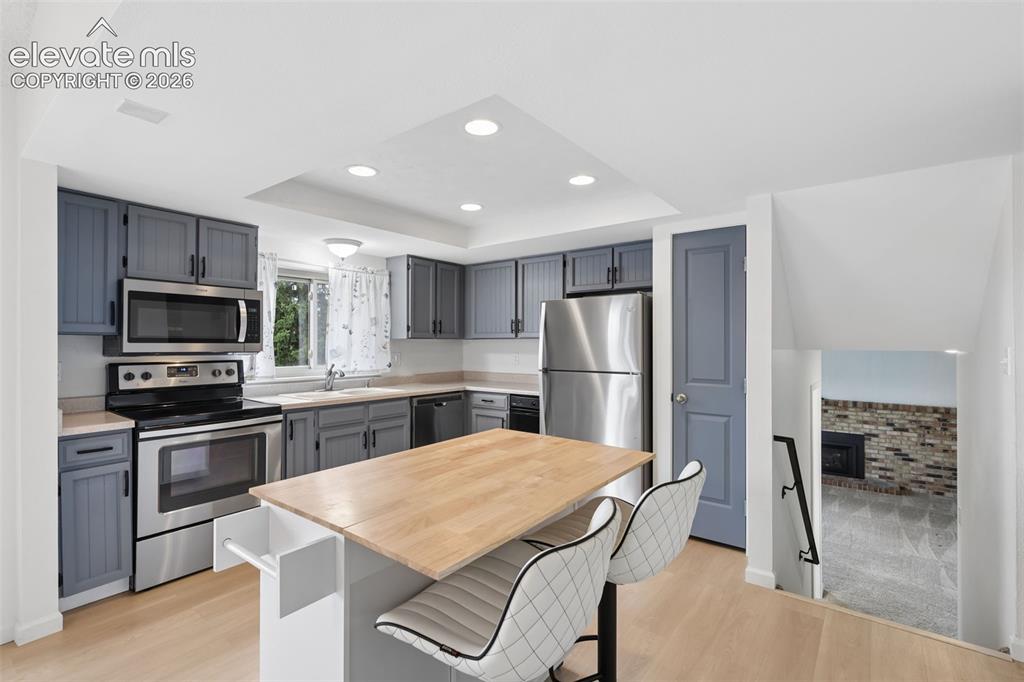Image 7 of 44: Kitchen