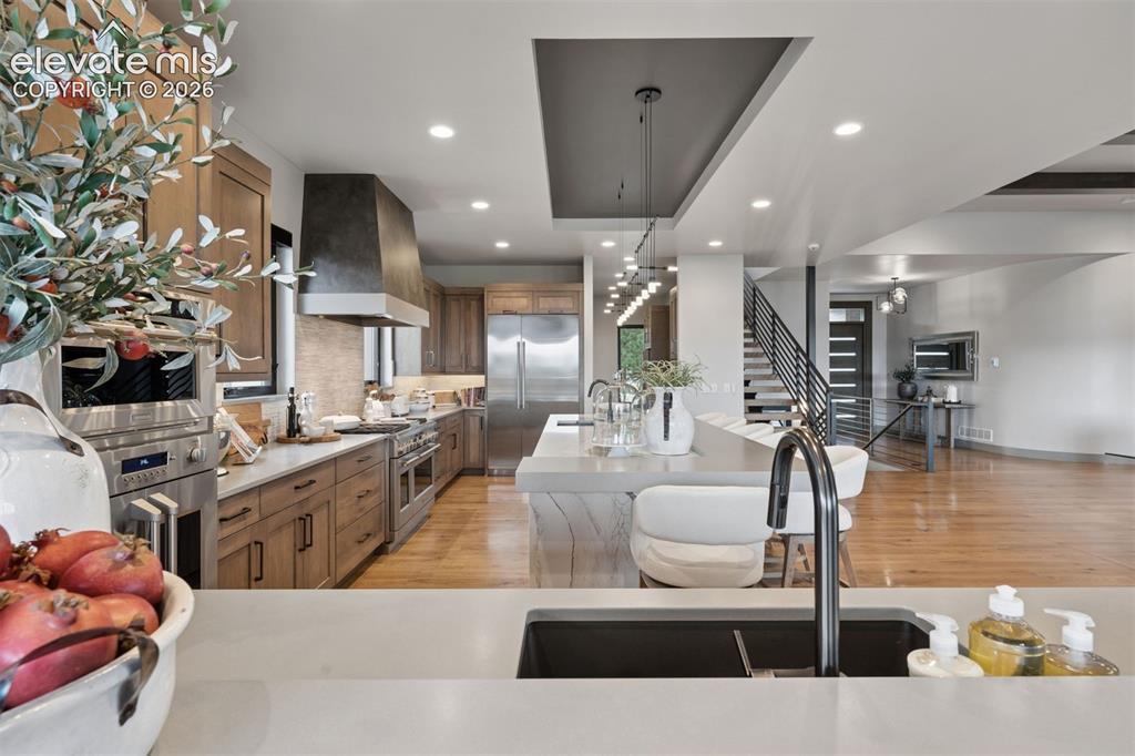 Image 18 of 50: Kitchen