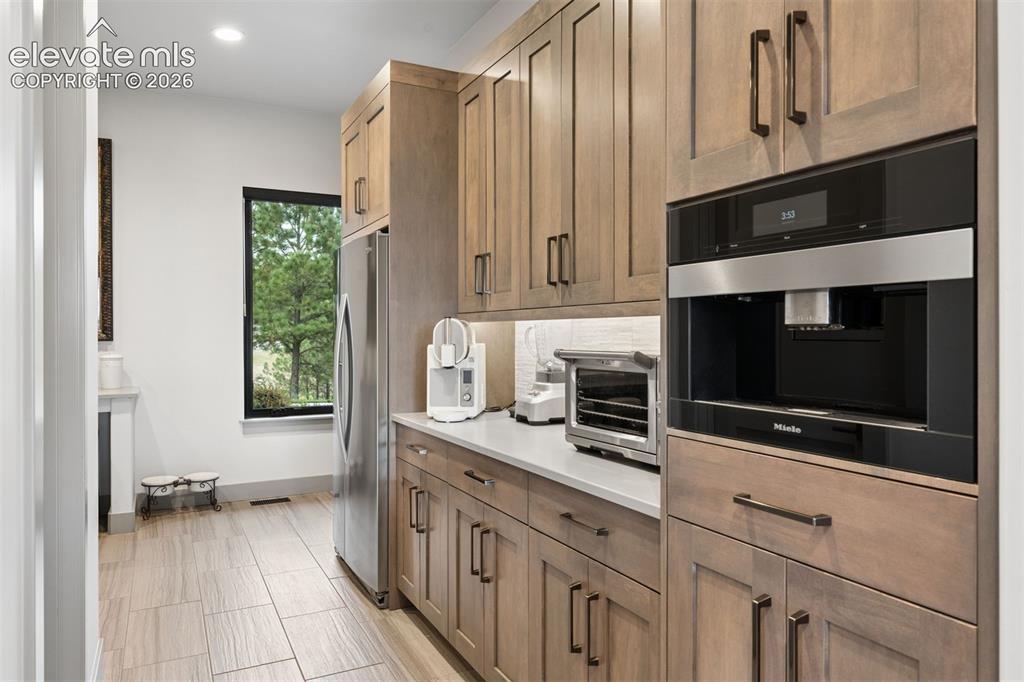 Image 19 of 50: Kitchen