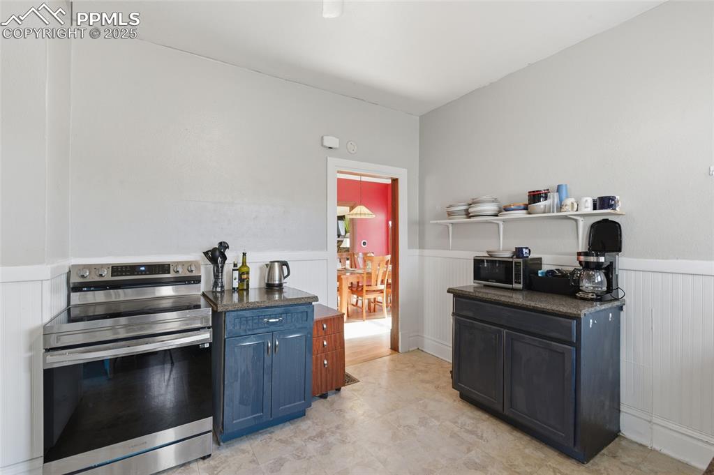 Image 12 of 39: Kitchen