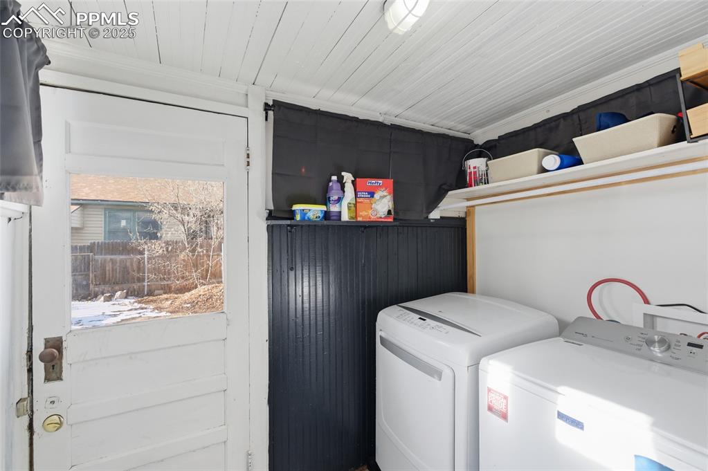 Image 14 of 39: Laundry