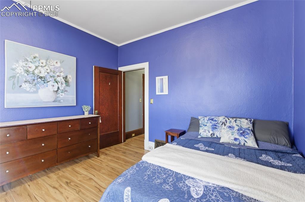 Image 21 of 39: Bedroom