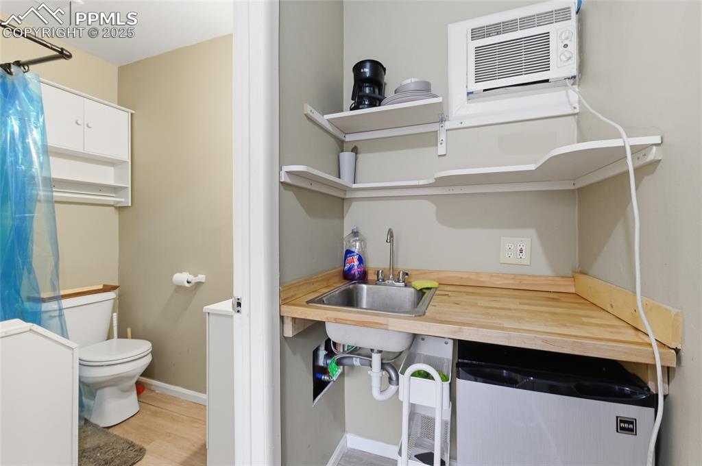 Image 36 of 39: Studio