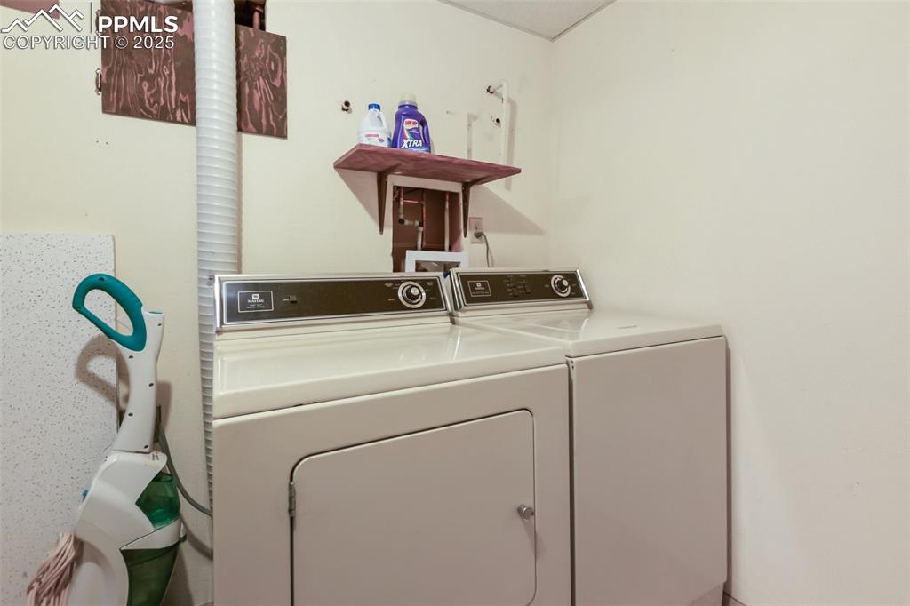 Image 31 of 38: Laundry