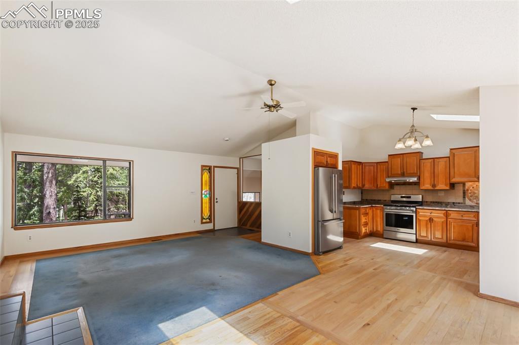 Image 9 of 38: Kitchen