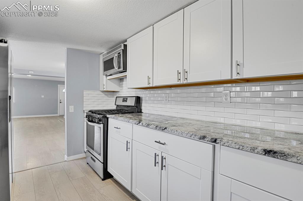 Image 12 of 35: Kitchen