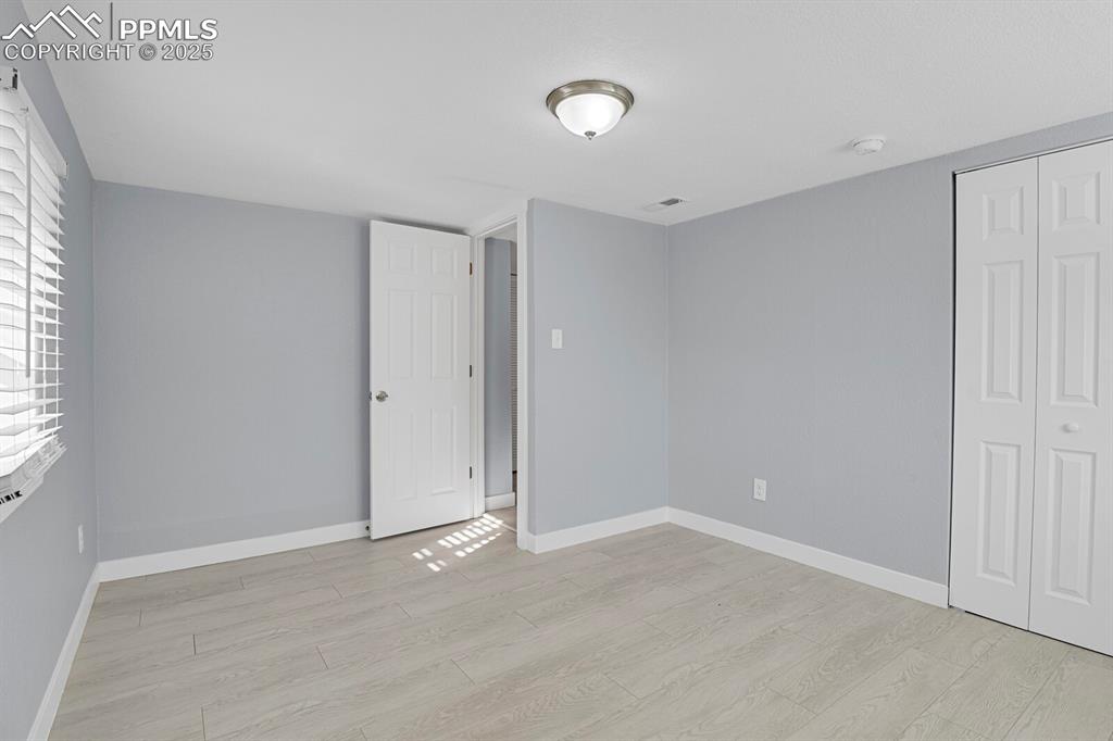 Image 20 of 35: Bedroom