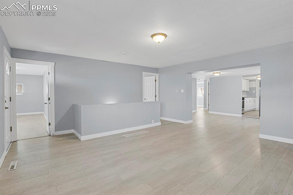 Image 5 of 35: Living Room