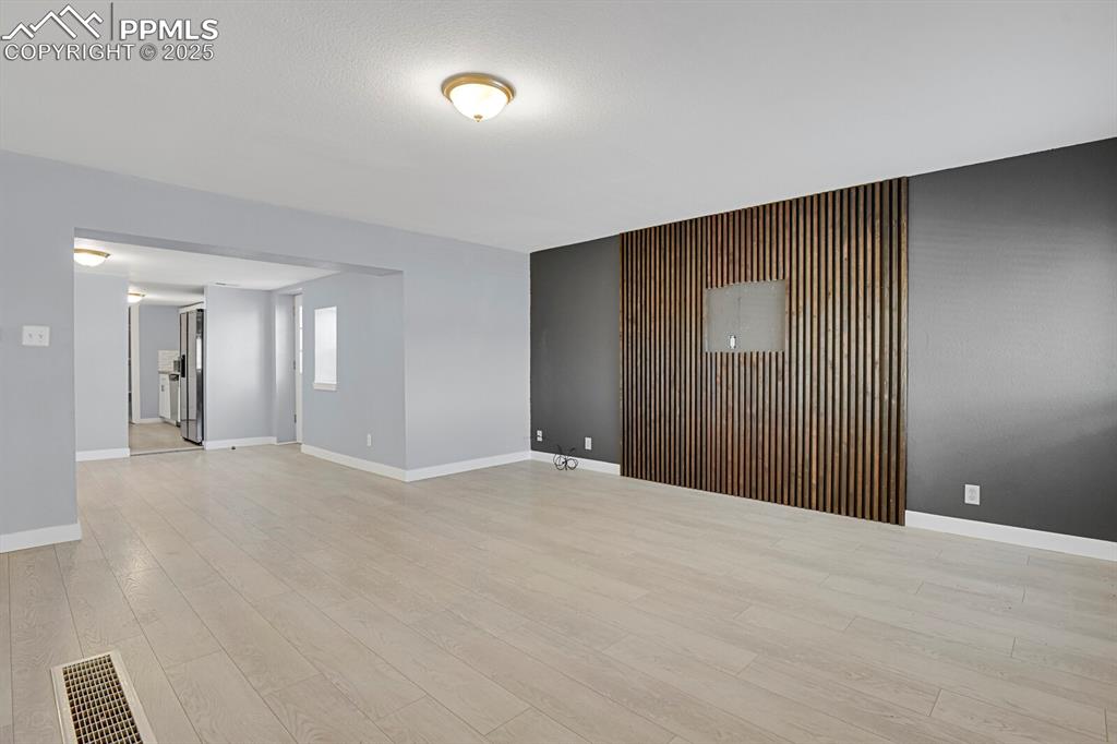 Image 7 of 35: Living Room