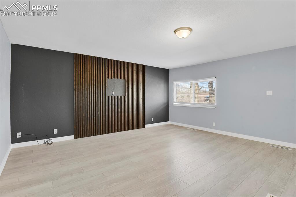 Image 8 of 35: Living Room