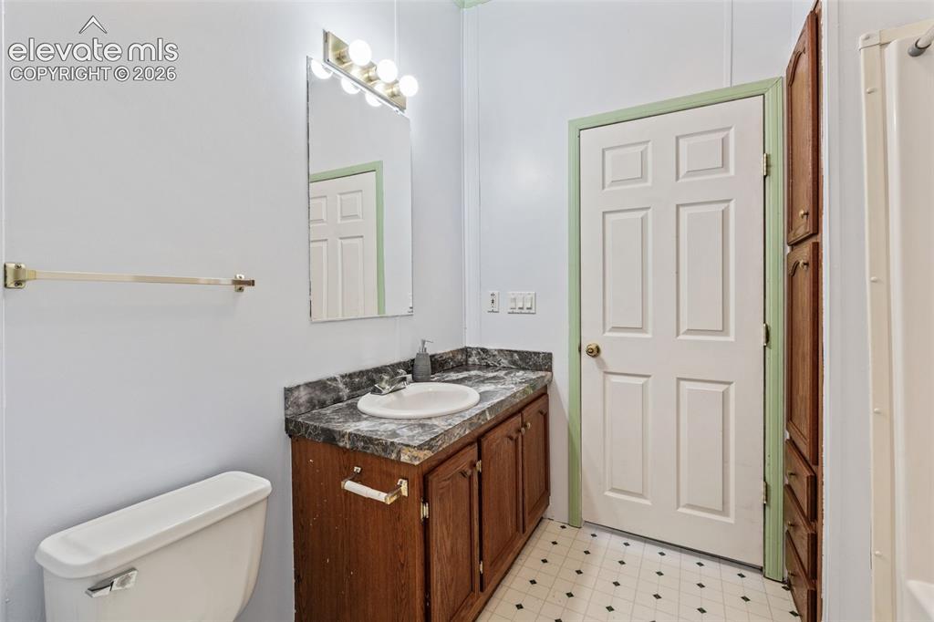 Image 20 of 39: Bathroom