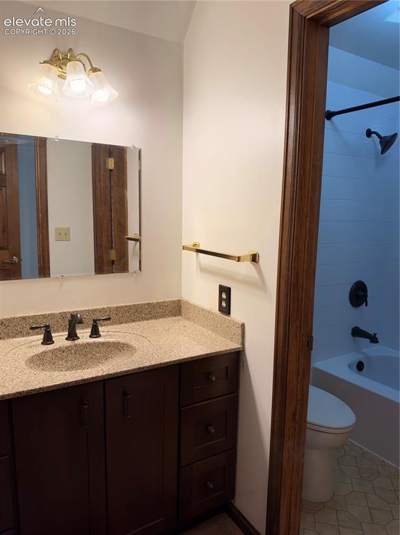 Image 18 of 39: Bathroom