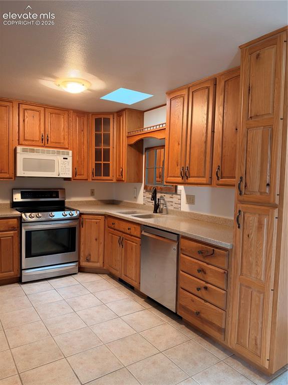 Image 8 of 39: Kitchen
