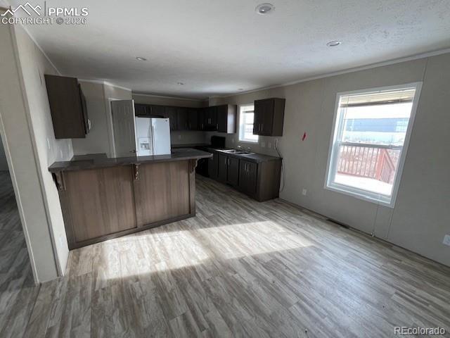 Image 21 of 25: Kitchen