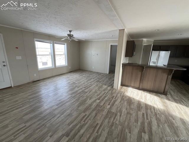 Image 22 of 25: Living Room