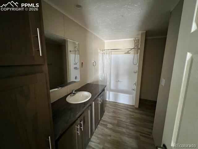 Image 23 of 25: Bathroom