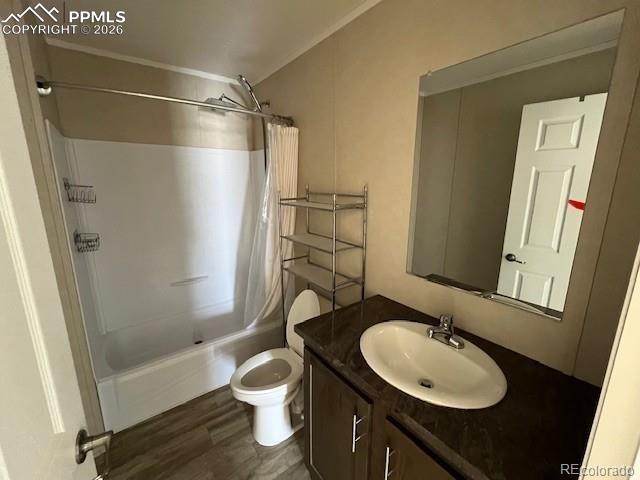 Image 24 of 25: Bathroom