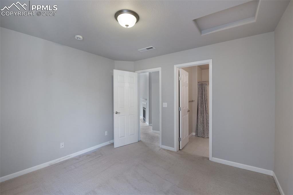 Image 11 of 24: Bedroom