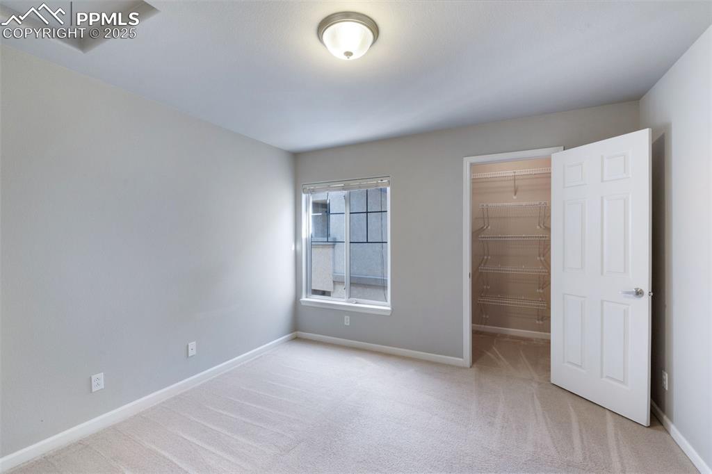 Image 13 of 24: Bedroom