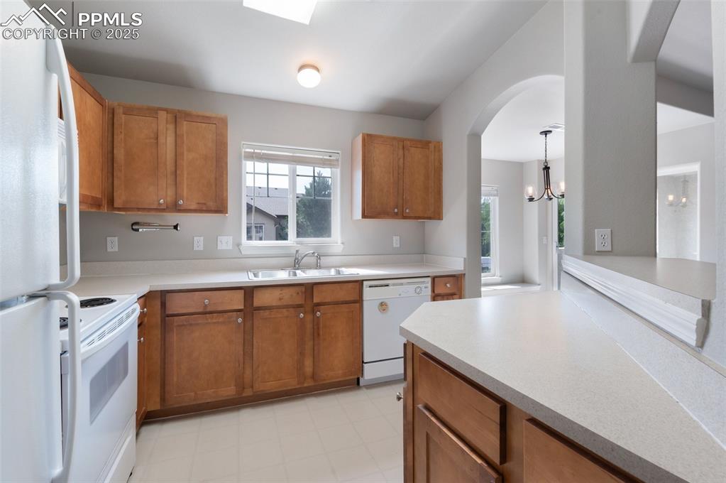 Image 5 of 24: Kitchen