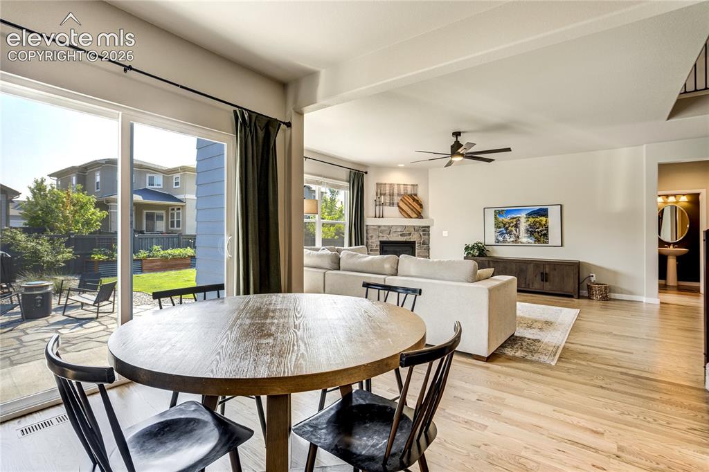 Image 10 of 50: Dining Area