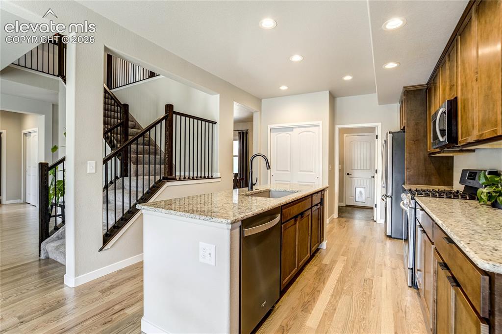 Image 11 of 50: Kitchen