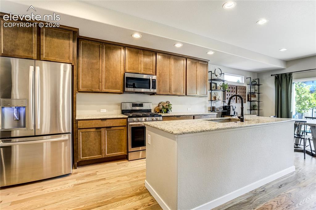 Image 12 of 50: Kitchen