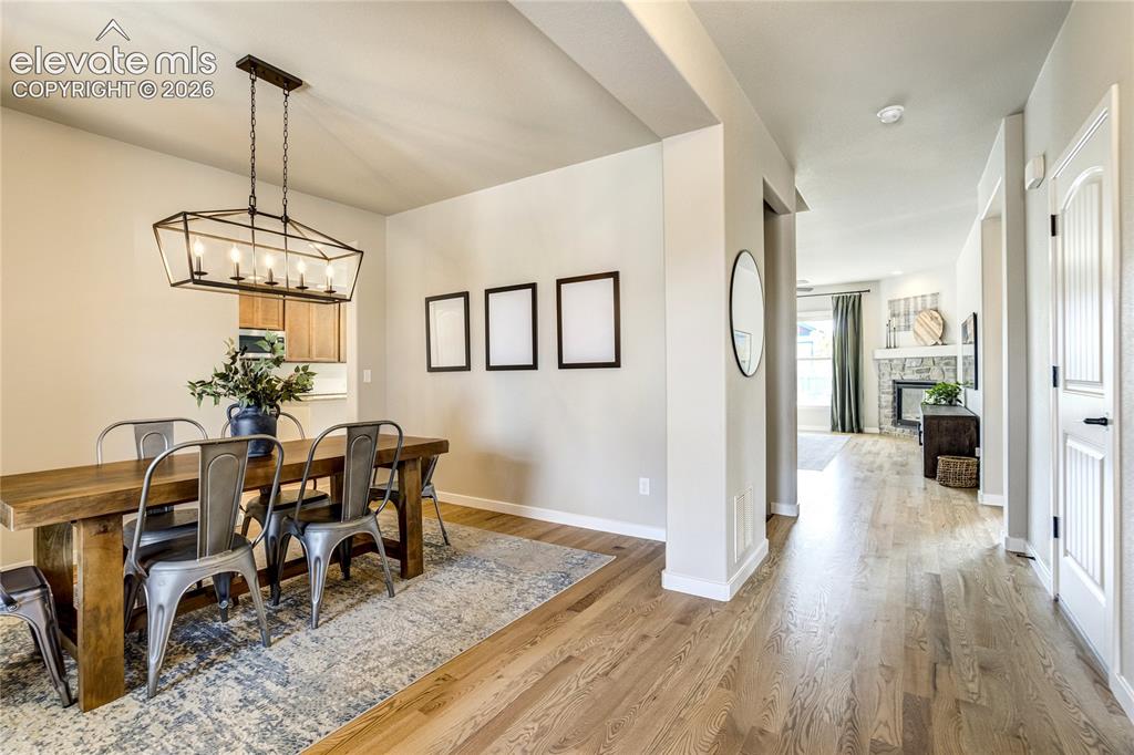 Image 14 of 50: Dining Area