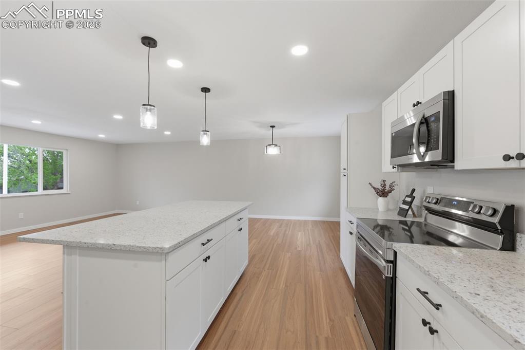 Image 10 of 39: Kitchen