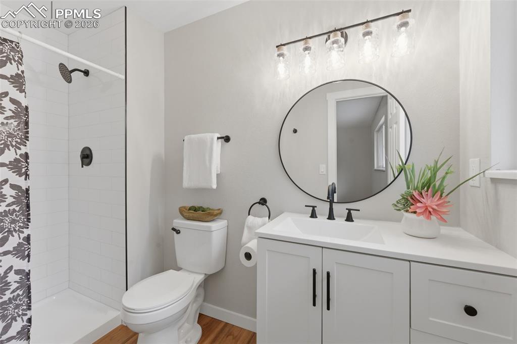 Image 16 of 39: Bathroom