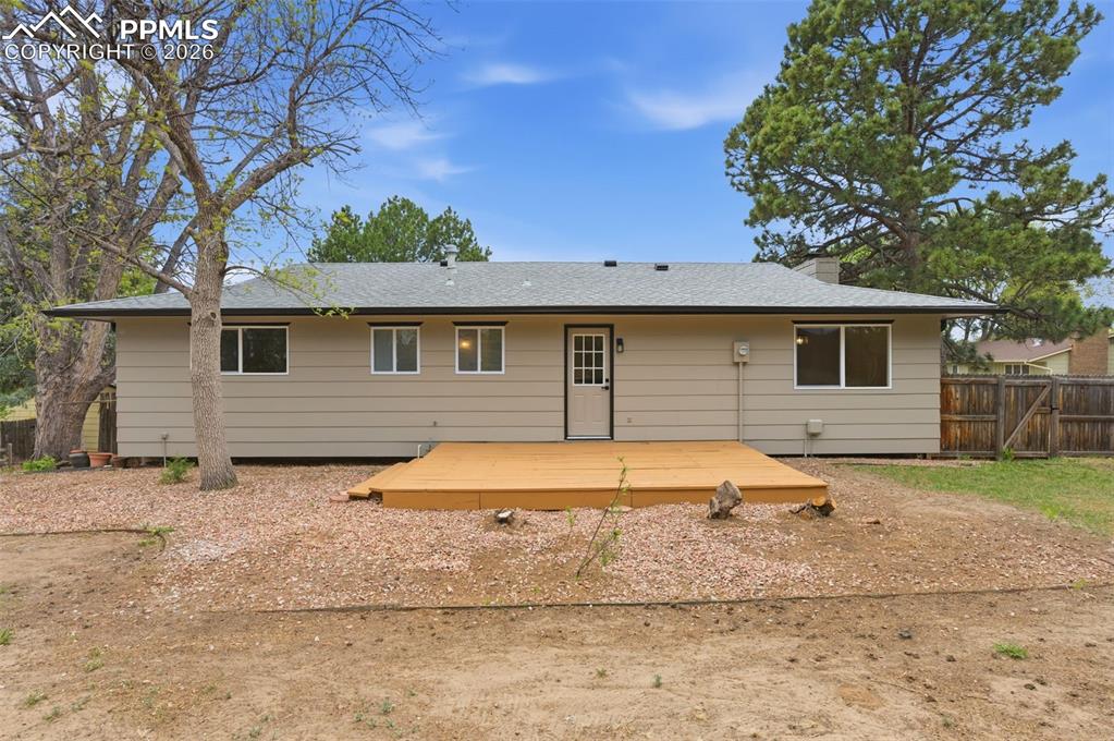 Image 31 of 39: Back of Structure