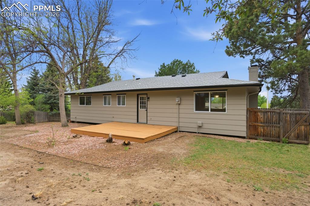 Image 32 of 39: Back of Structure