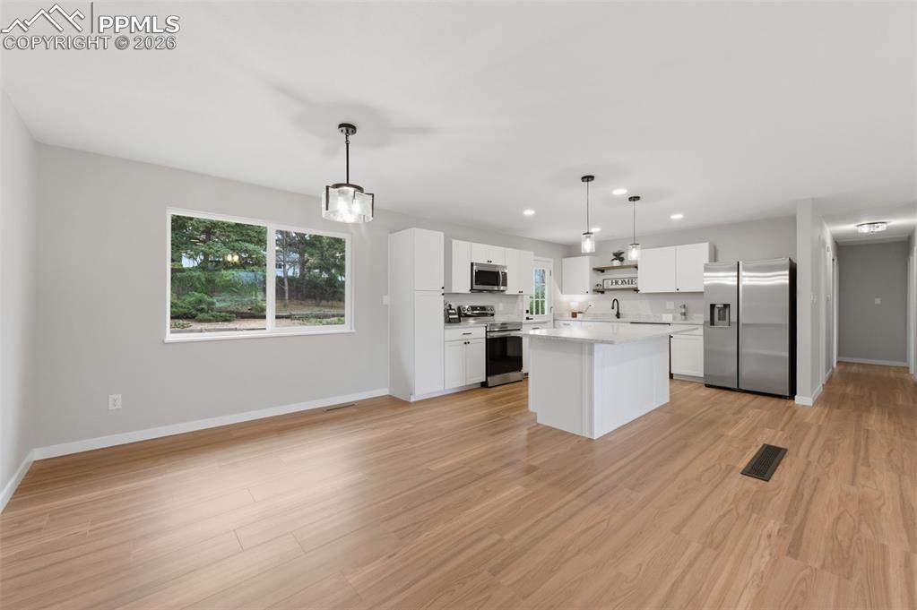 Image 7 of 39: Kitchen